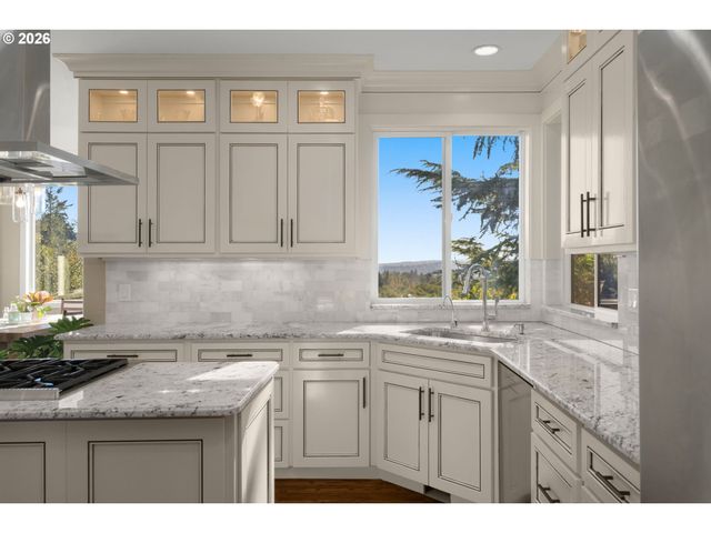 8730 Nw TERRACEVIEW Ct, Portland, OR 97229