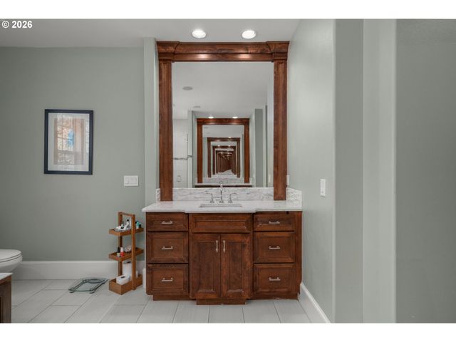 8730 Nw TERRACEVIEW Ct, Portland, OR 97229