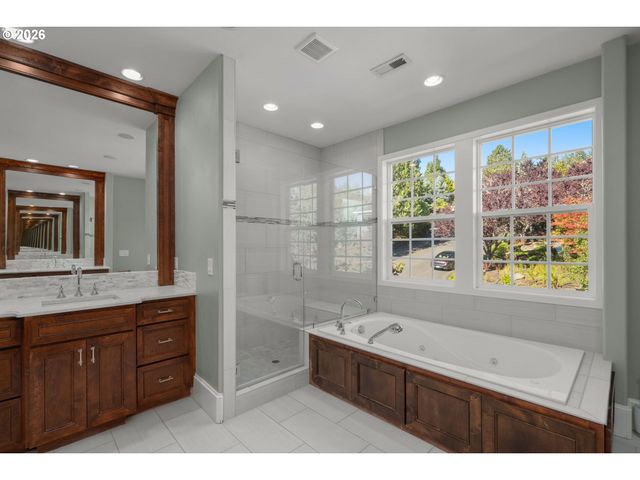 8730 Nw TERRACEVIEW Ct, Portland, OR 97229
