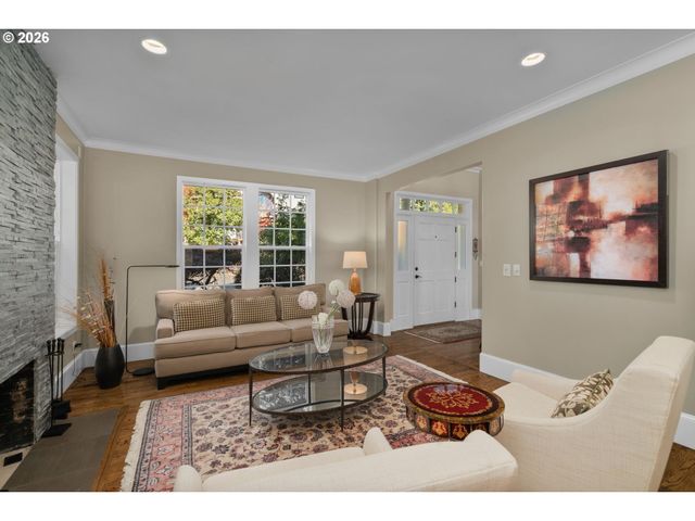 8730 Nw TERRACEVIEW Ct, Portland, OR 97229