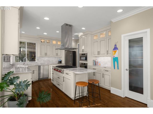 8730 Nw TERRACEVIEW Ct, Portland, OR 97229