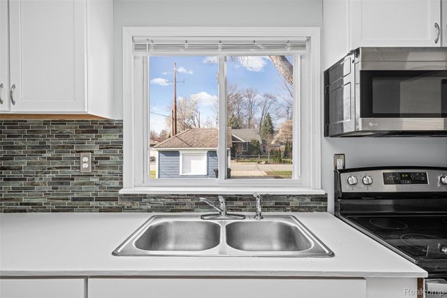 19205 Wakenden Street, Redford Charter Township, MI 48240