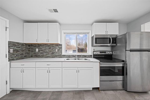 19205 Wakenden Street, Redford Charter Township, MI 48240