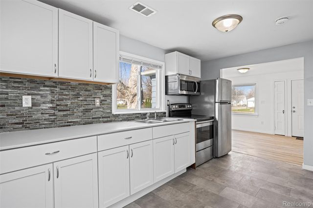 19205 Wakenden Street, Redford Charter Township, MI 48240
