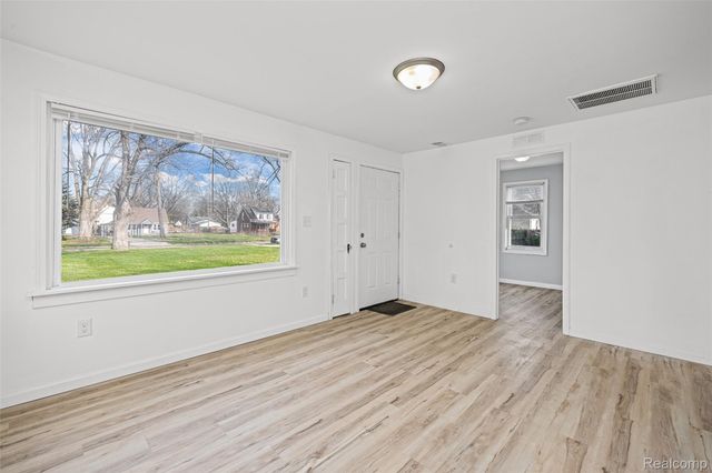 19205 Wakenden Street, Redford Charter Township, MI 48240