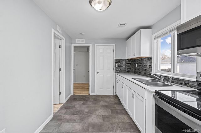 19205 Wakenden Street, Redford Charter Township, MI 48240