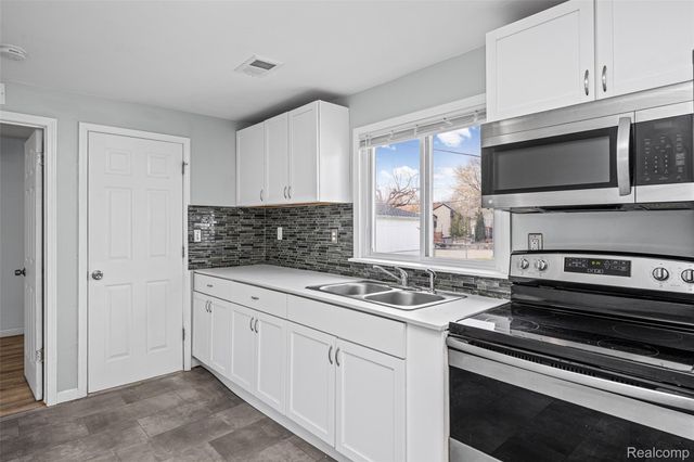 19205 Wakenden Street, Redford Charter Township, MI 48240