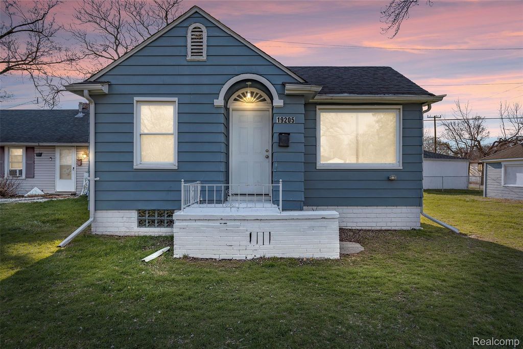 19205 Wakenden Street, Redford Charter Township, MI 48240