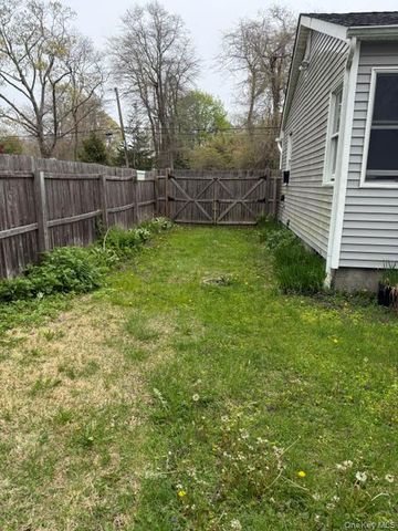 10 Whittier Drive, Mastic Beach, NY 11951