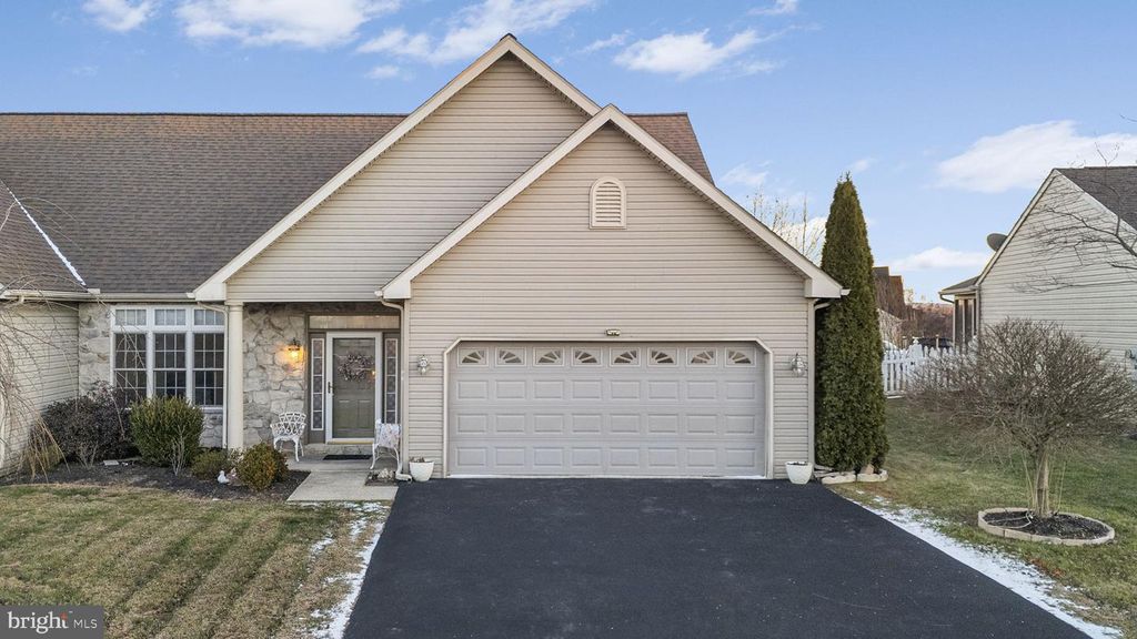 2182 WEEPING WILLOW LN, Mount Joy, PA 17552