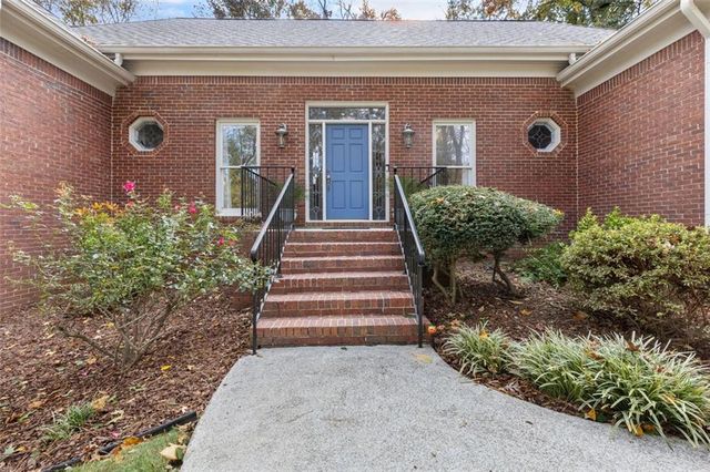 5768 LOST GROVE NW Drive, Lilburn, GA 30047