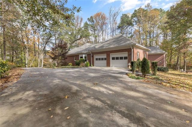 5768 LOST GROVE NW Drive, Lilburn, GA 30047