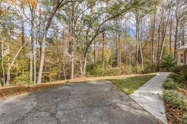 5768 LOST GROVE NW Drive, Lilburn, GA 30047