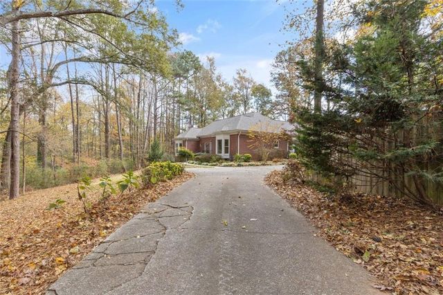 5768 LOST GROVE NW Drive, Lilburn, GA 30047