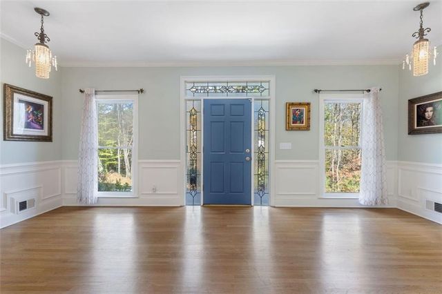 5768 LOST GROVE NW Drive, Lilburn, GA 30047