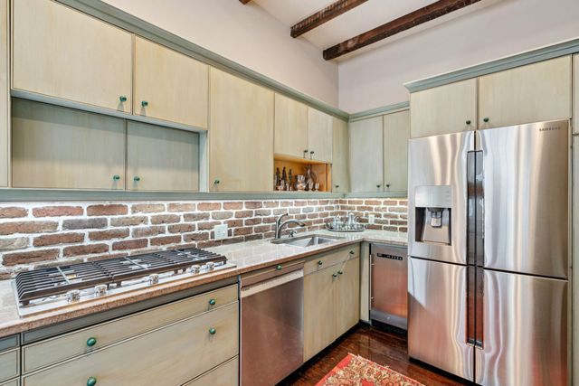 30 Hasell Street, Charleston, SC 29401