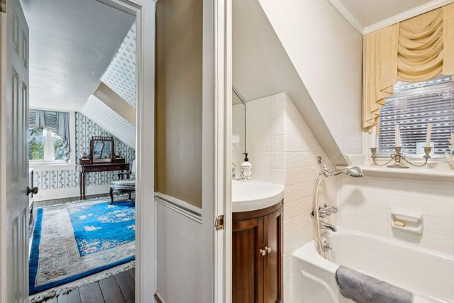 30 Hasell Street, Charleston, SC 29401