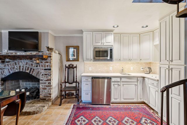 30 Hasell Street, Charleston, SC 29401