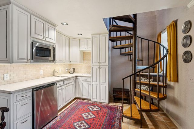 30 Hasell Street, Charleston, SC 29401