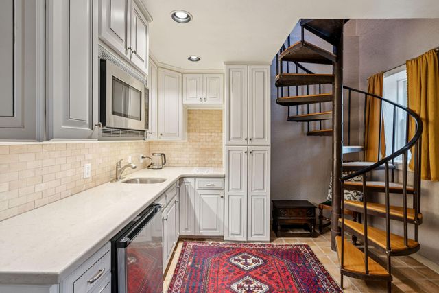 30 Hasell Street, Charleston, SC 29401