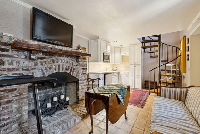 30 Hasell Street, Charleston, SC 29401