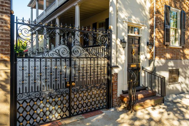 30 Hasell Street, Charleston, SC 29401