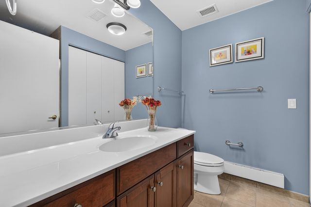 25 E Superior Street 1006, Chicago, IL 60611