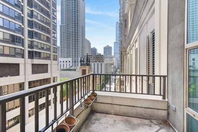 25 E Superior Street 1006, Chicago, IL 60611