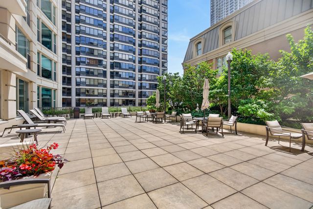 25 E Superior Street 1006, Chicago, IL 60611