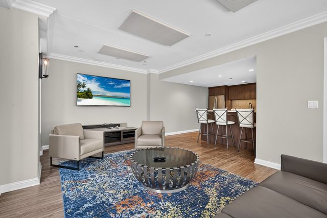 25 E Superior Street 1006, Chicago, IL 60611