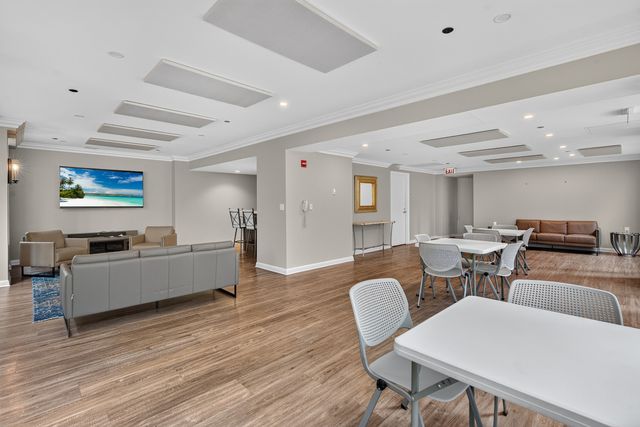 25 E Superior Street 1006, Chicago, IL 60611