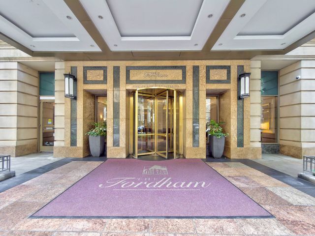 25 E Superior Street 1006, Chicago, IL 60611