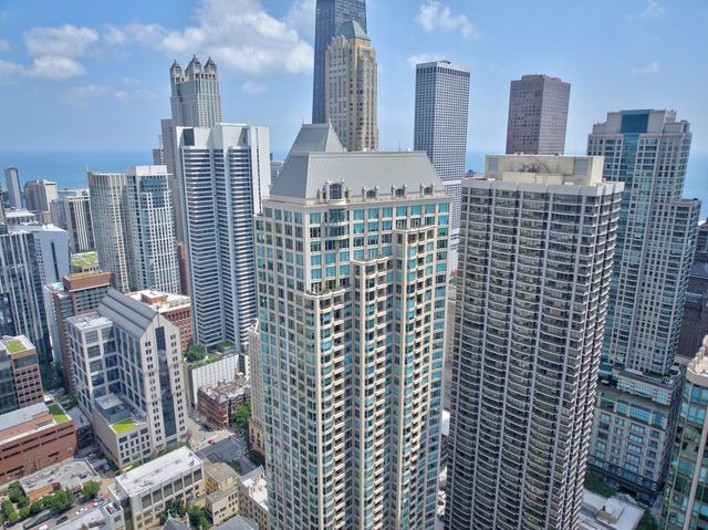 25 E Superior Street 1006, Chicago, IL 60611
