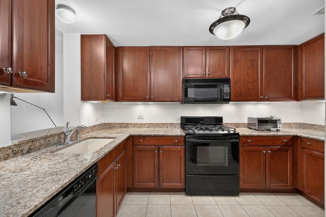 25 E Superior Street 1006, Chicago, IL 60611