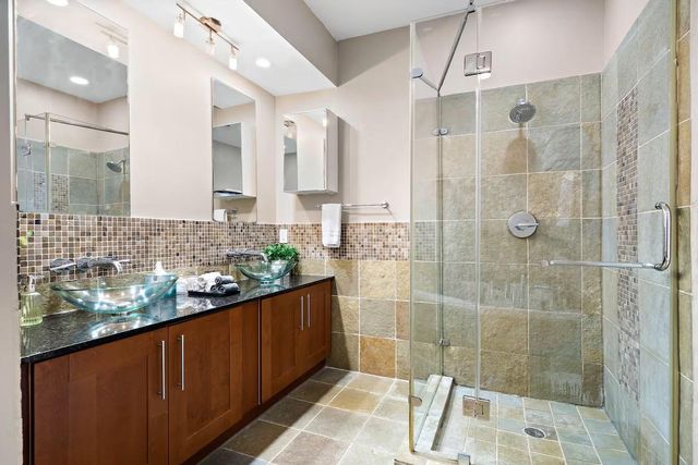 5630 Kiam Street B, Houston, TX 77007