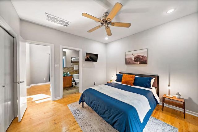 5630 Kiam Street B, Houston, TX 77007