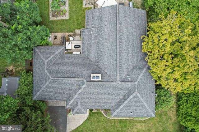 75 BIRCHWOOD KNLS, Lawrence Twp, NJ 08648