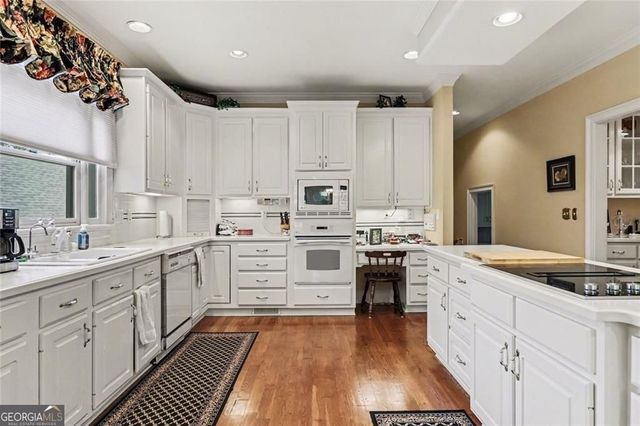 860 Club Chase Lane, Roswell, GA 30076