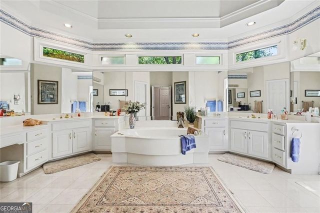 860 Club Chase Lane, Roswell, GA 30076