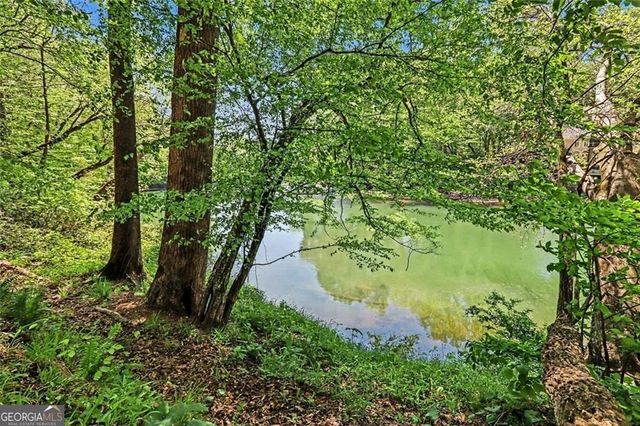 860 Club Chase Lane, Roswell, GA 30076