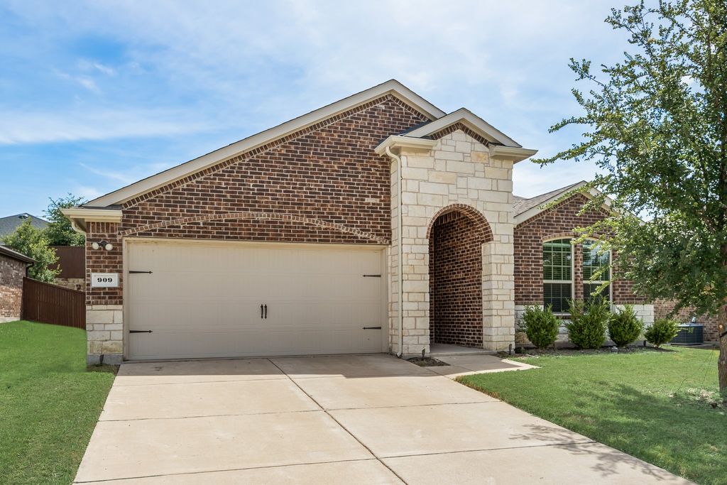 909 Peach Tree Lane, Anna, TX 75409