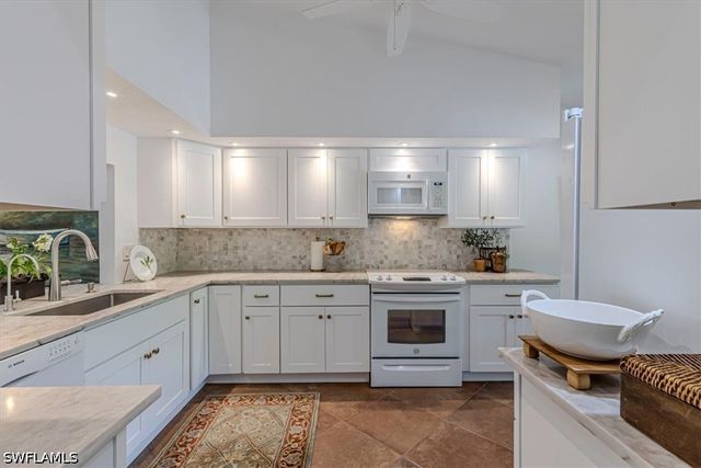 15450 Cedarwood LN 202, Naples, FL 34110