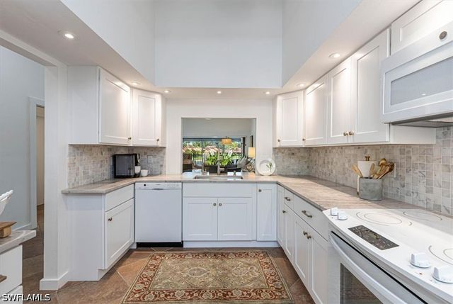 15450 Cedarwood LN 202, Naples, FL 34110