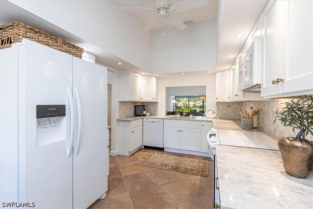 15450 Cedarwood LN 202, Naples, FL 34110