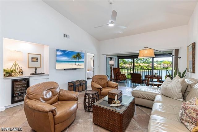 15450 Cedarwood LN 202, Naples, FL 34110