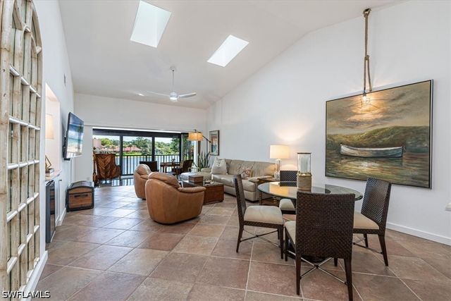 15450 Cedarwood LN 202, Naples, FL 34110