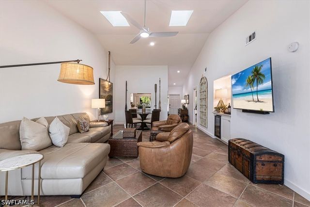 15450 Cedarwood LN 202, Naples, FL 34110