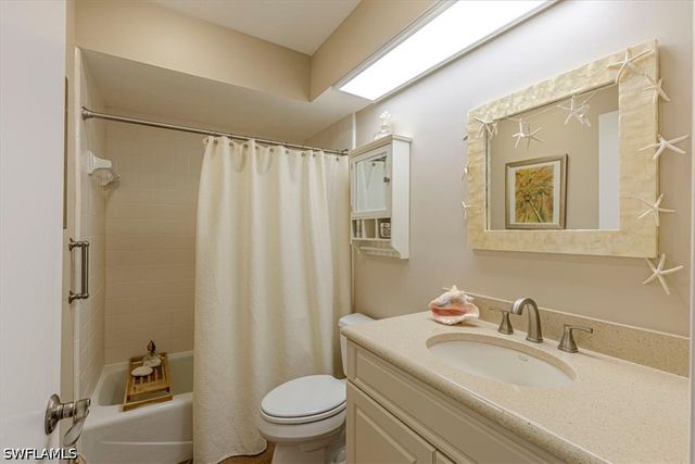 15450 Cedarwood LN 202, Naples, FL 34110