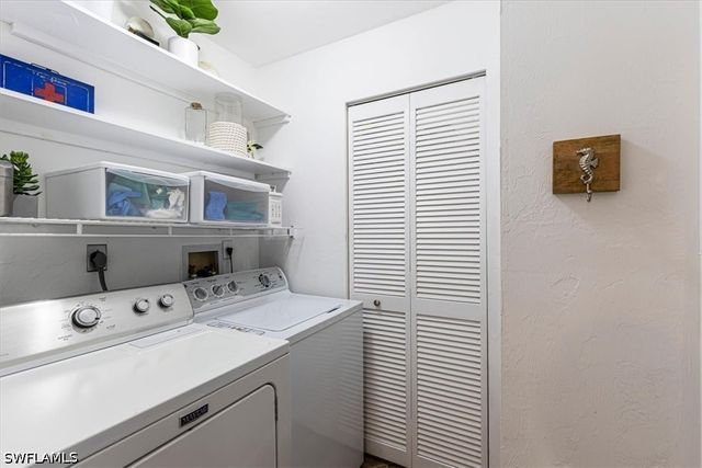 15450 Cedarwood LN 202, Naples, FL 34110