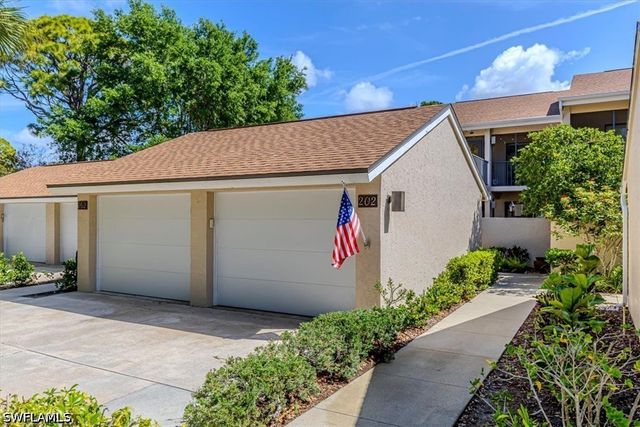 15450 Cedarwood LN 202, Naples, FL 34110